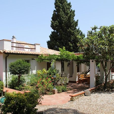 Tenuta Conte Ruggero Santa Domenica  Exteriör bild
