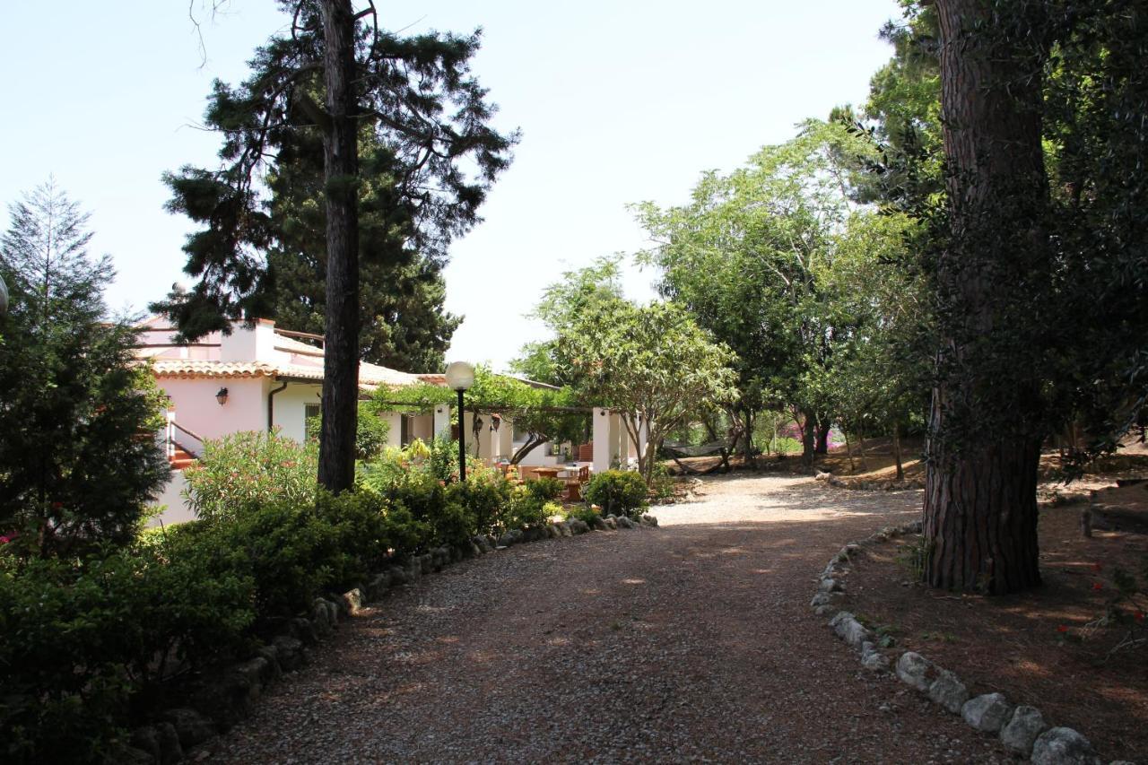 Tenuta Conte Ruggero Santa Domenica  Exteriör bild