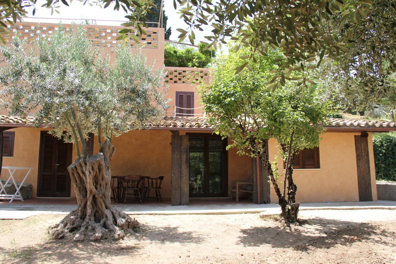 Tenuta Conte Ruggero Santa Domenica  Exteriör bild