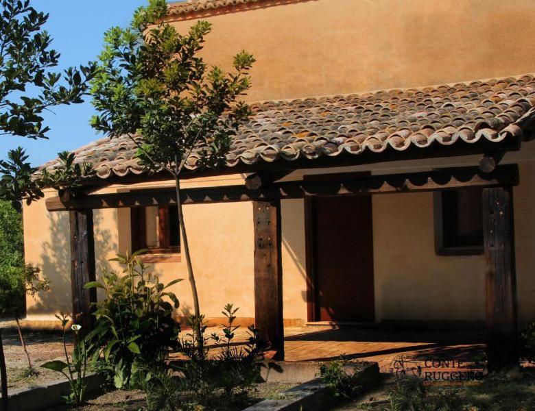 Tenuta Conte Ruggero Santa Domenica  Exteriör bild