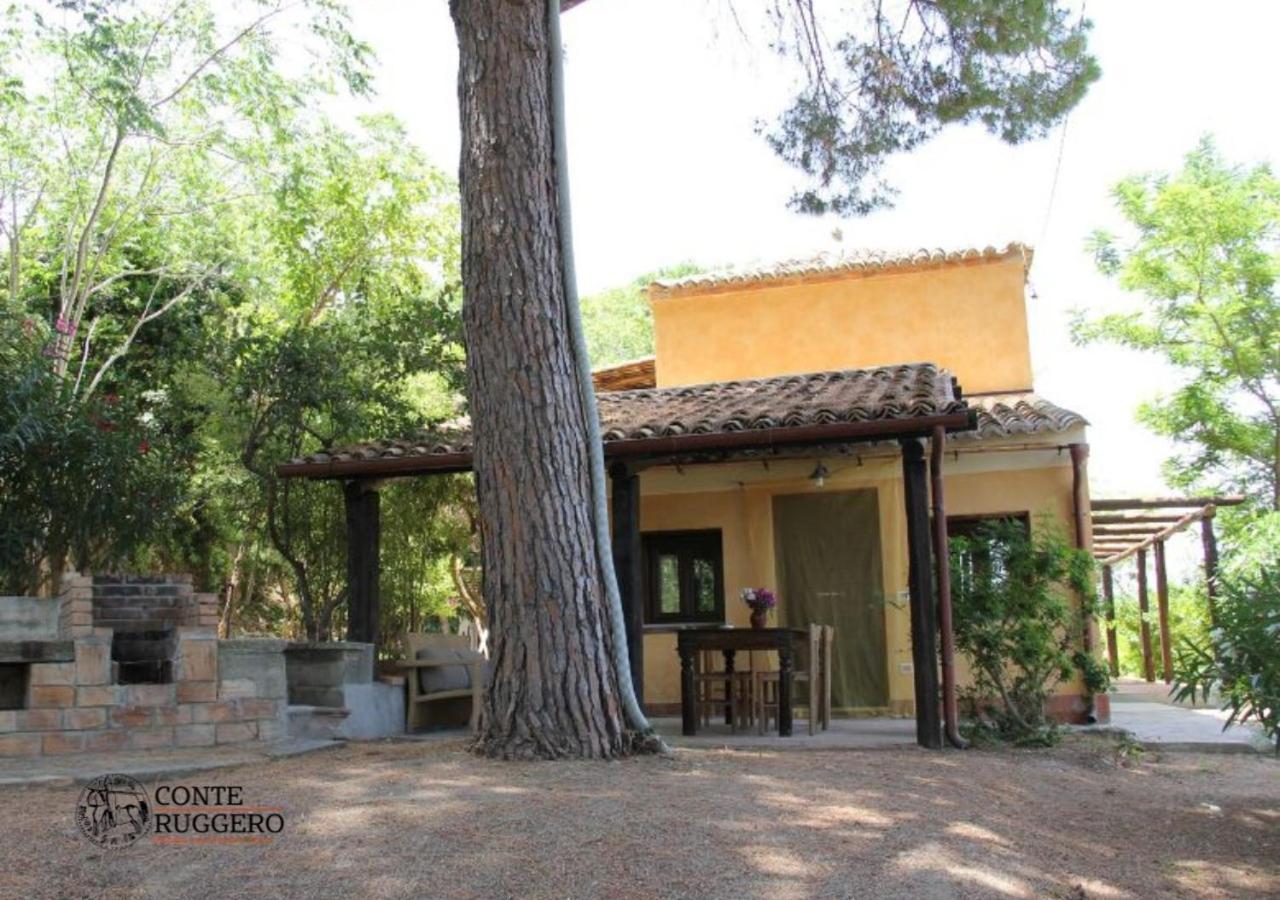 Tenuta Conte Ruggero Santa Domenica  Exteriör bild