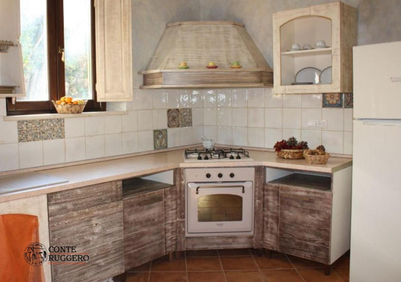 Tenuta Conte Ruggero Santa Domenica  Exteriör bild