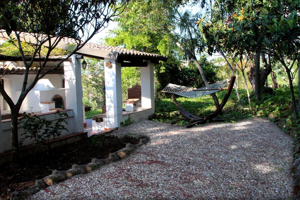 Tenuta Conte Ruggero Santa Domenica  Exteriör bild