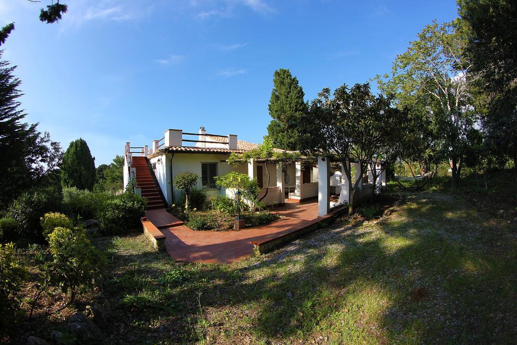 Tenuta Conte Ruggero Santa Domenica  Exteriör bild