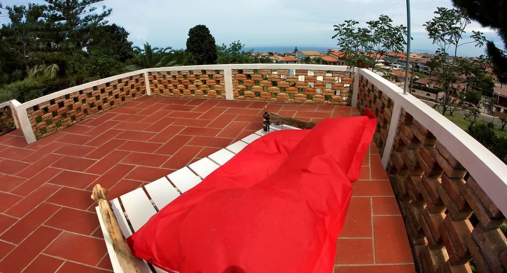 Tenuta Conte Ruggero Santa Domenica  Exteriör bild