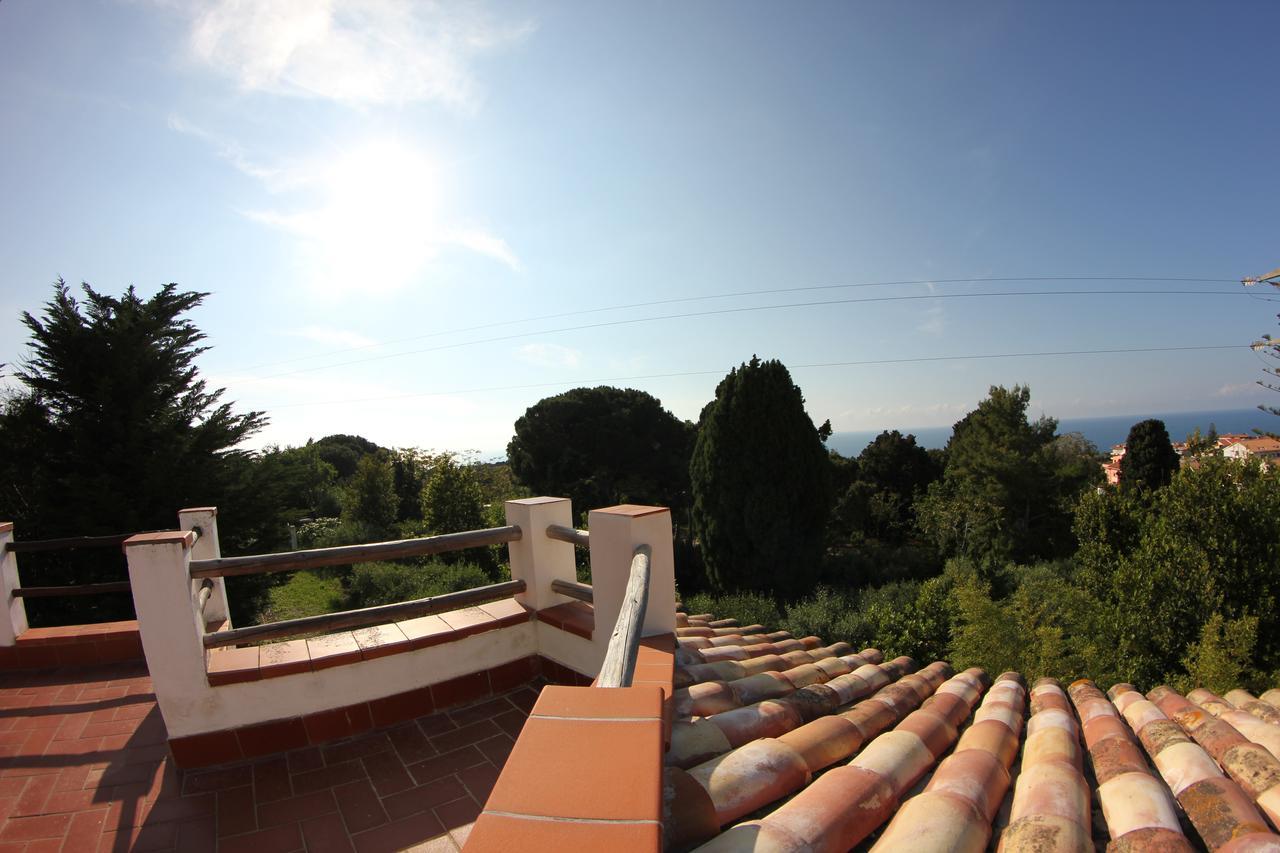 Tenuta Conte Ruggero Santa Domenica  Exteriör bild